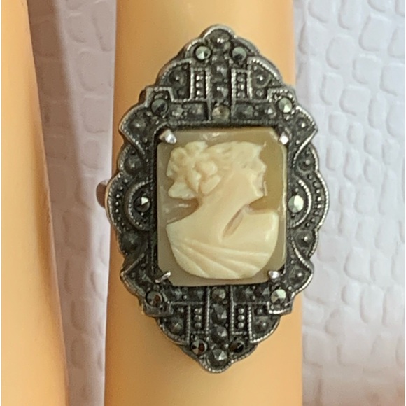 RARE - 1920s Genuine Shell Cameo & Marcasite Sterling Silver Ring / Size 6